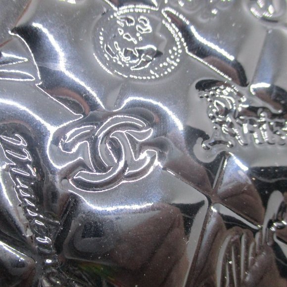 Chanel Icon Symbols Charms Patent Leather Wallet with Original Box - Picture 6 of 13